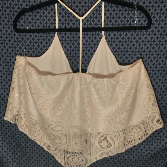 Charlotte Russe - White crochet flounce swing crop top. Size- Xl - Picture 3 of 4